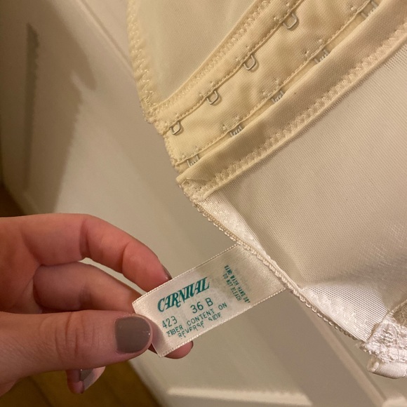 Vintage Lace Bustier - Picture 5 of 5